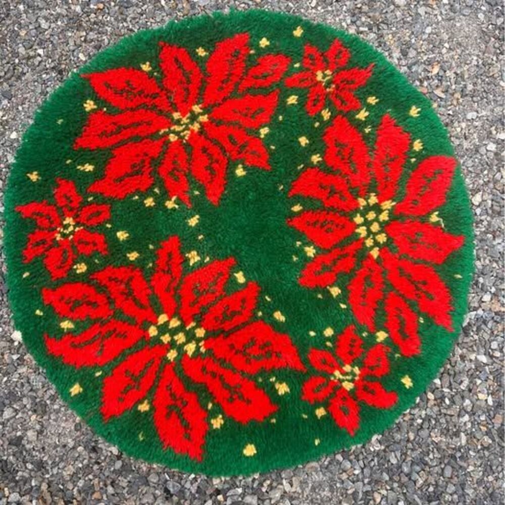 Vintage Round Poinsettia Christmas holiday latch hook rug
